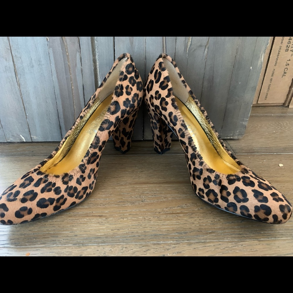 Leopard Heels like new size 8